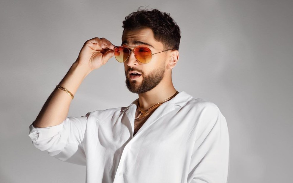 俄罗斯阿塞拜疆裔当红歌手jony做客ВечернийУргант演唱