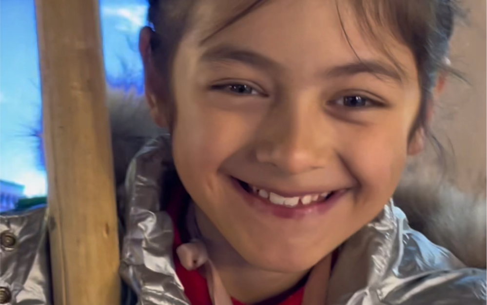 新疆喀什糖葫芦女孩#喀什精灵 #糖葫芦女孩#新疆颜值#治愈系笑容