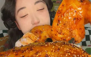 Скачать видео: 窑鸡越大！窑鸡腿越大！