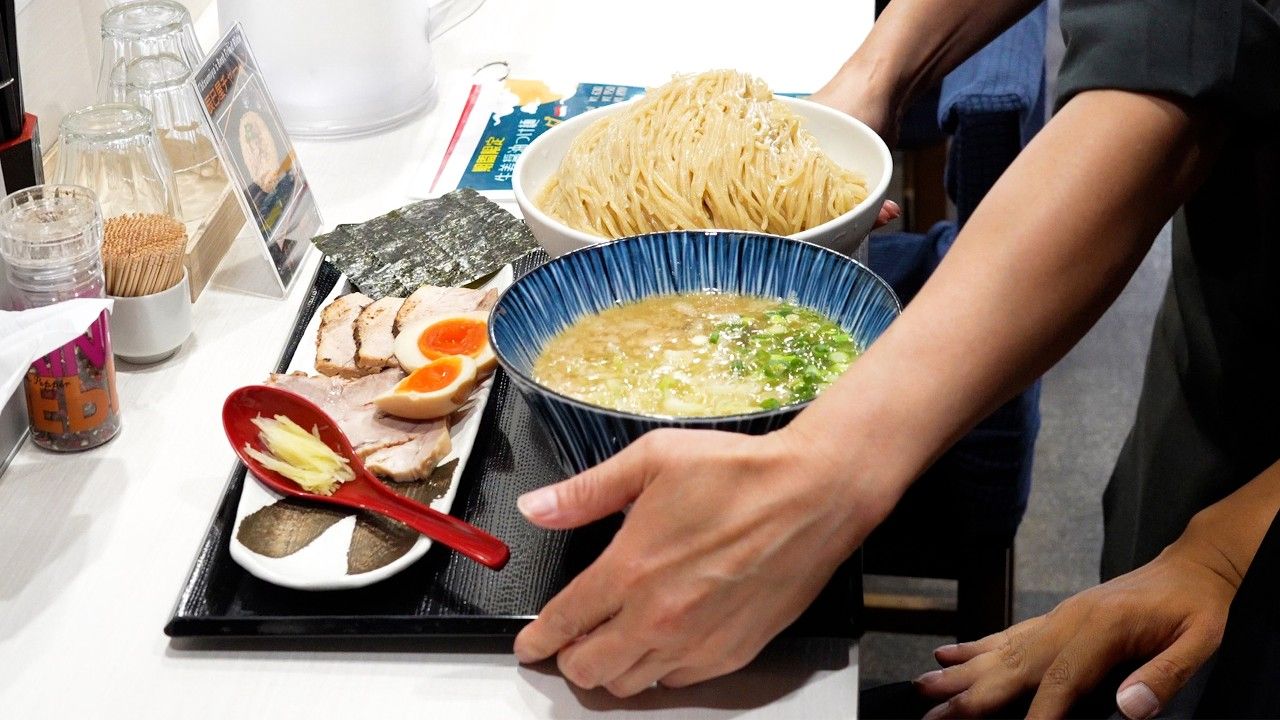 【沉浸式】日本面条大师如何熬制超级浓郁的面条汤！