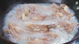 炖羊肉时不要直接下锅，牢记3放4不放诀窍，炖出来汤鲜味美无膻味