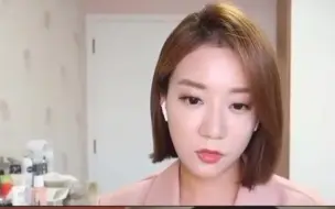 Tải video: 韩国人看《我和我的祖国》，看完之后，女主持哽咽：很让人羡慕！