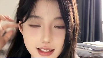 女版蔡徐坤抽象直播小小的也很可爱