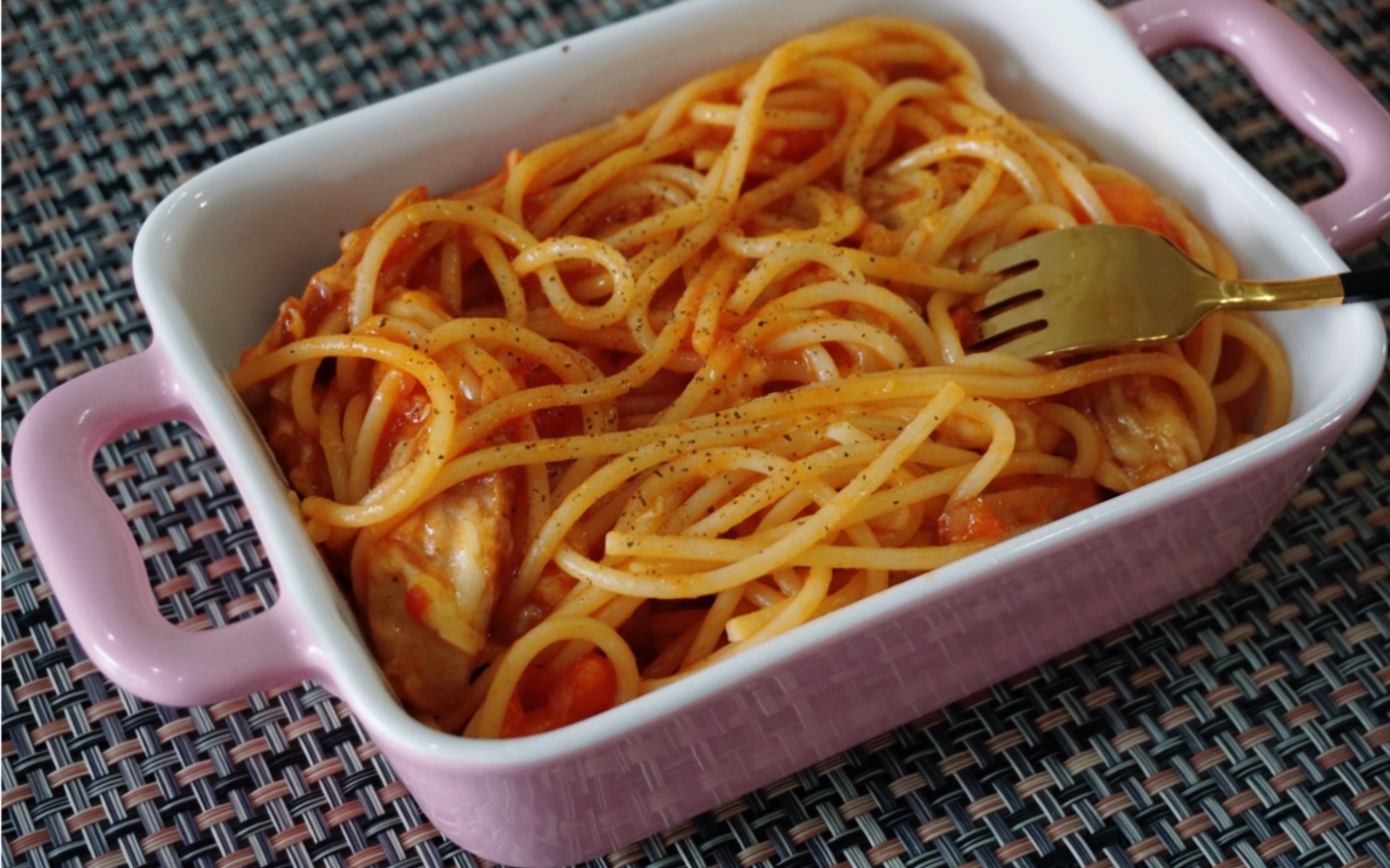 【一人食】快手芝士番茄香肠意面!忙碌中也能抽空get的简单美食!