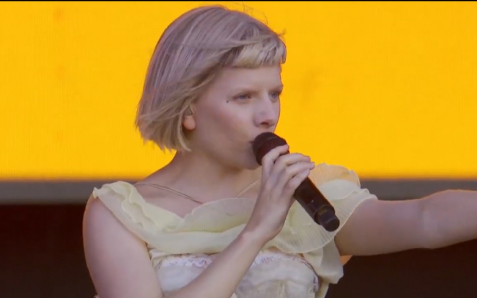 [图]AURORA[小曦] - live at Lollapalooza Brazil 2023 巴西场