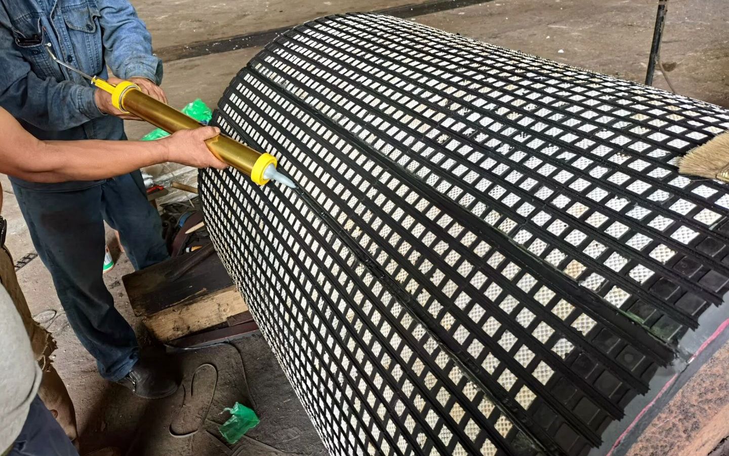 滚筒包胶施工现场 陶瓷包胶_哔哩哔哩_bilibili