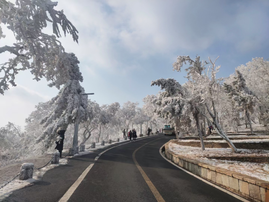 玉女峰雪景图片