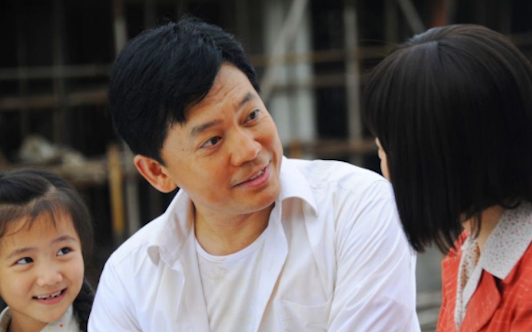 国家一级演员何政军,结婚几十年零绯闻,妻子竟是我们熟悉的她