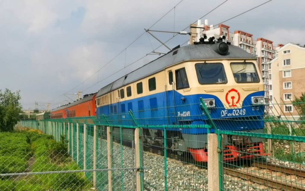 沈局苏段df4dh 0249牵引路用列车57811次长轨运输车通过沈山线16km