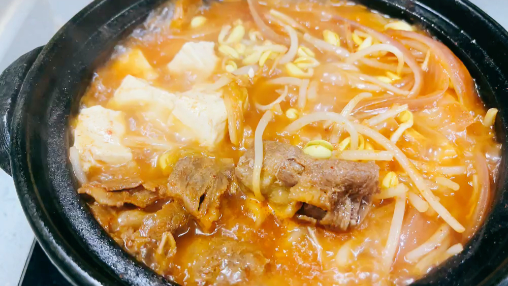 石锅泡菜肥牛豆腐汤