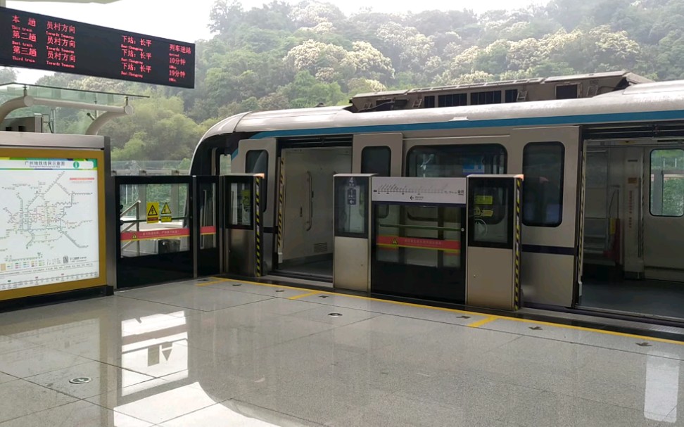 广州地铁21号线金坑站避让列车天河公园方向