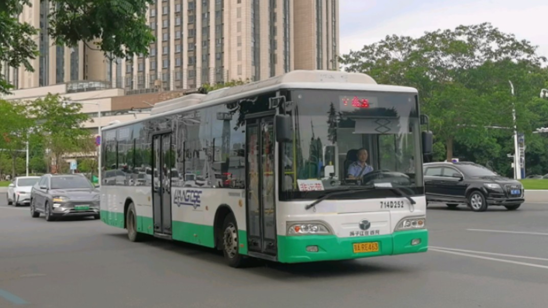 【武汉公交】电9路"扬子江畔61电车挽歌"活动专车进武昌火车站公交