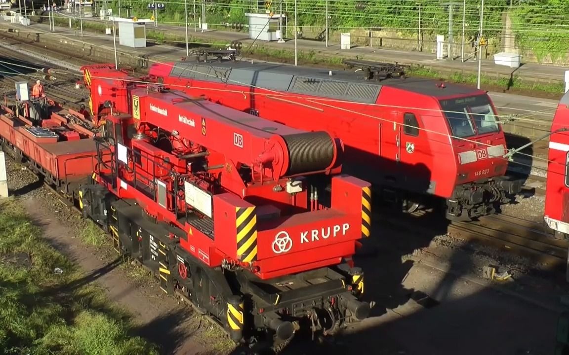 克虏伯铁路起重机救援出轨的机车