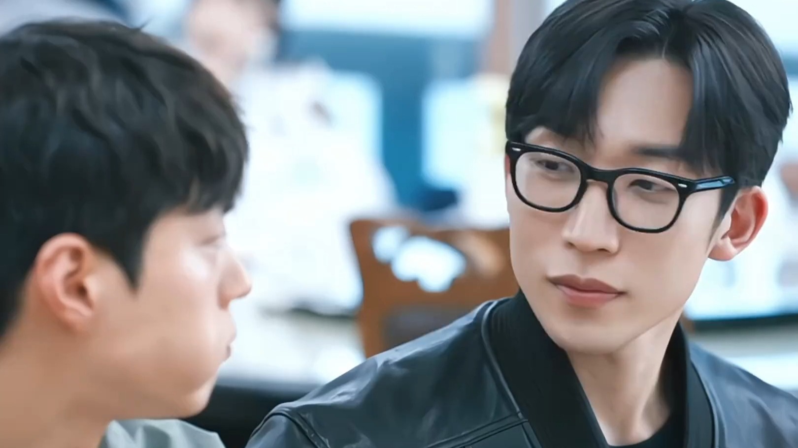 与情敌争风吃醋一套动作下来行云流水 朴宝剑天生萌命罢了!