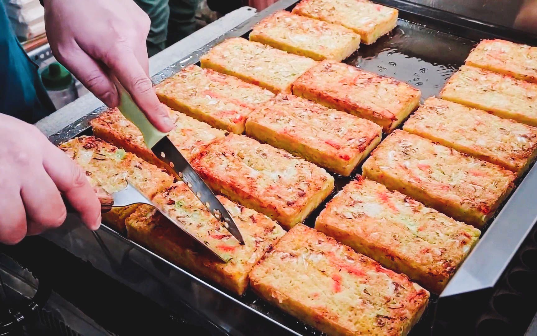 台湾人早餐吃砖头?当地著名板砖蔬菜饼,咬一口外酥里嫩好吃哭了