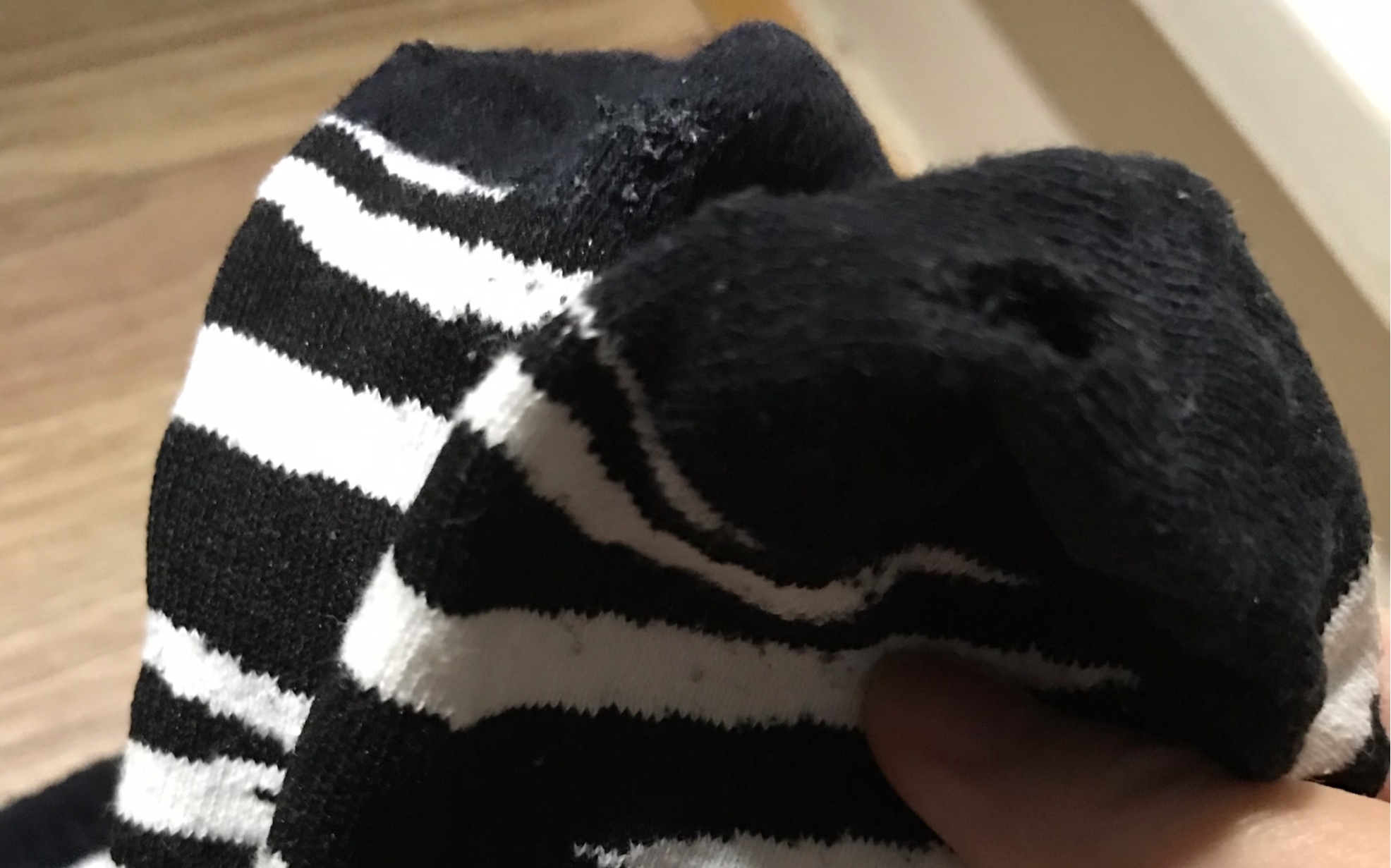 当被发现你袜子破洞时,怎么搞笑回复