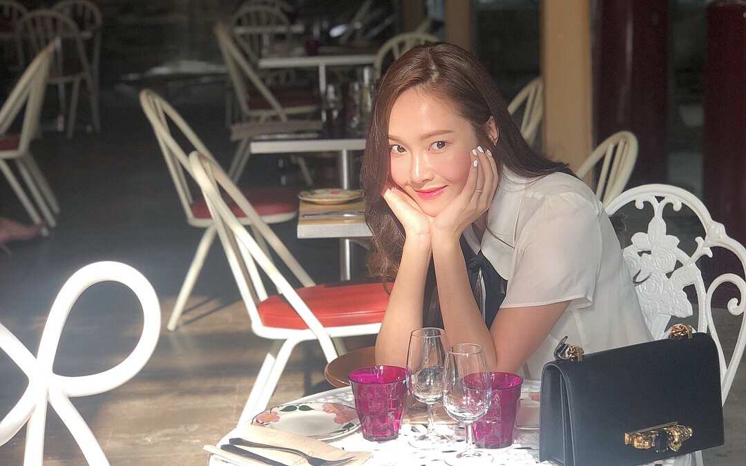【郑秀妍】jessica做指甲的样子好好看 6.21 ins动态