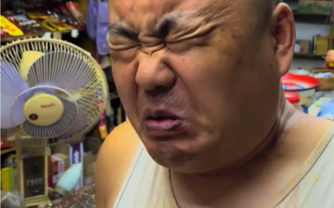 《抽象小卖部18》胖哥如厕被轰炸,开盒仪式闹笑话,豆瓣评分8.