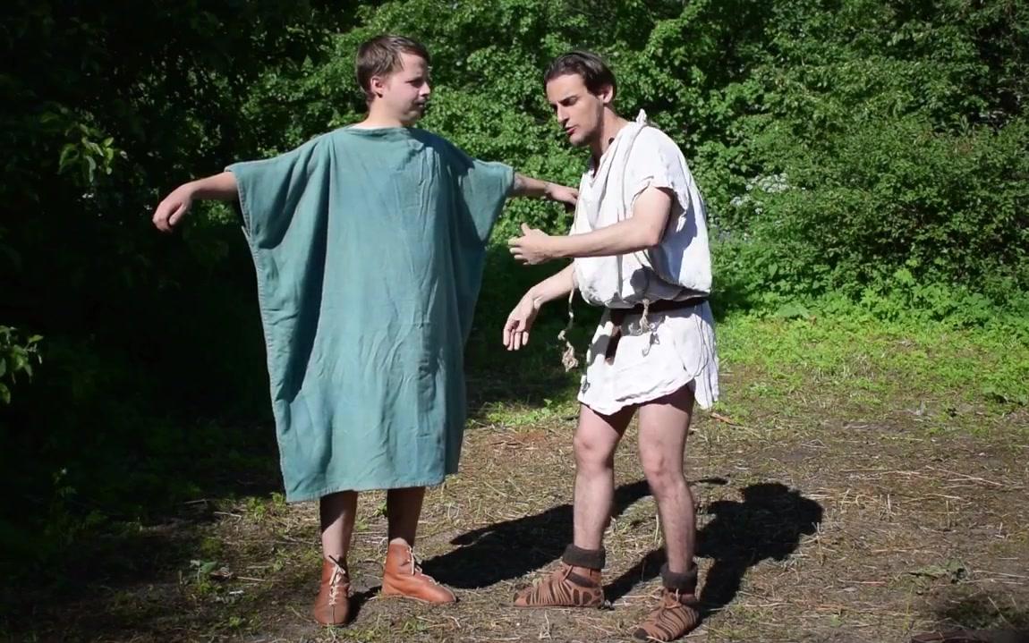 古战古罗马上装丘尼卡的着装演示