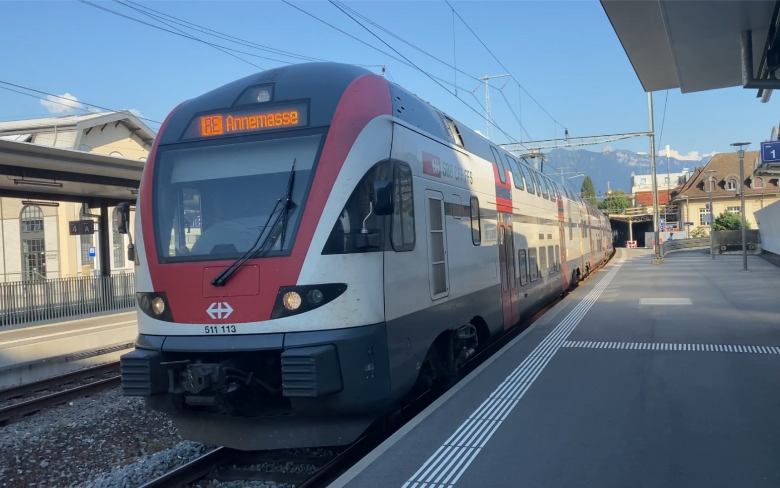 瑞士联邦铁路rabe511双层动车组4 4重联编组re线annemasse方向列车