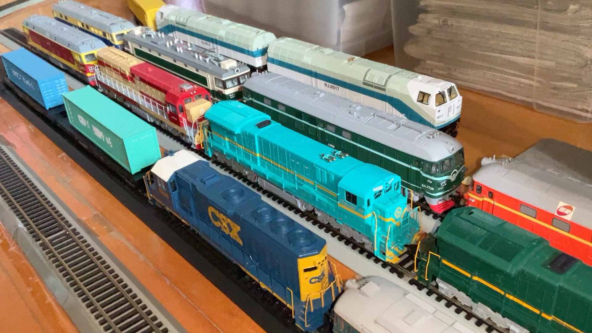 百万城品牌系列:国产东风内燃机车,国产韶山电力机车,美国内燃机车