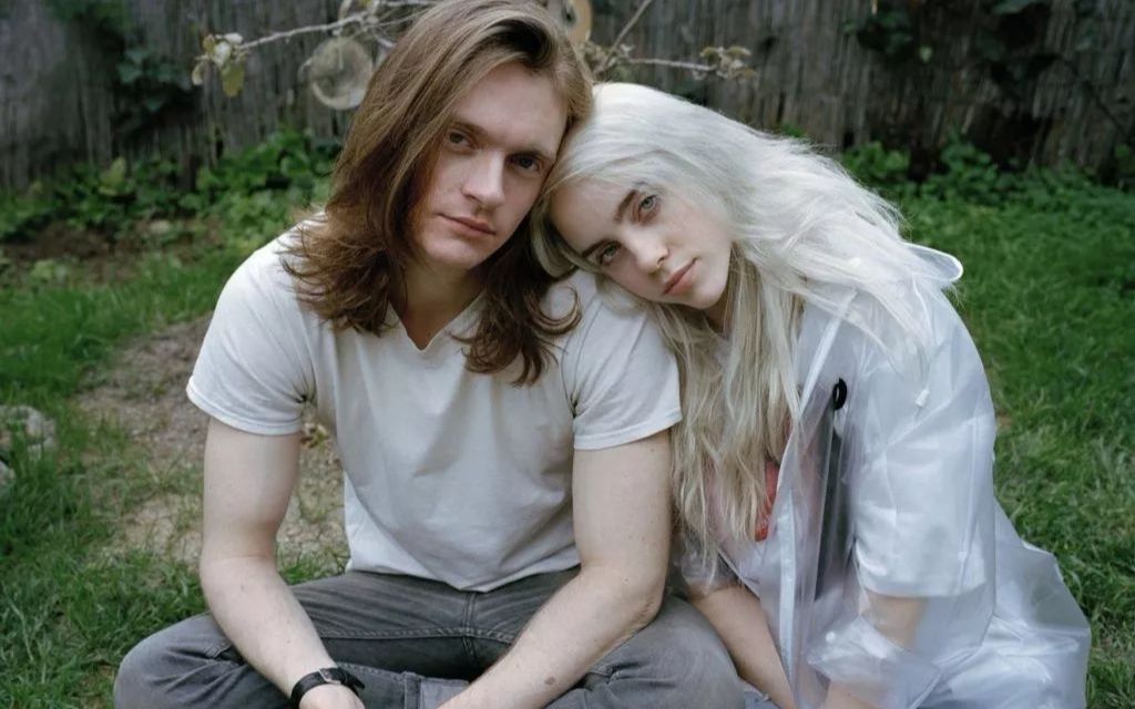 碧梨billieeilish和哥哥finneas当你抱住我的那一刻所有人留下了眼泪