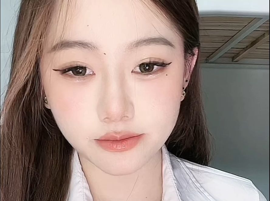 白色衬衣 制服诱惑 00后 微胖 丰满 白皙 大g 女大学生 寝室 抖音直播