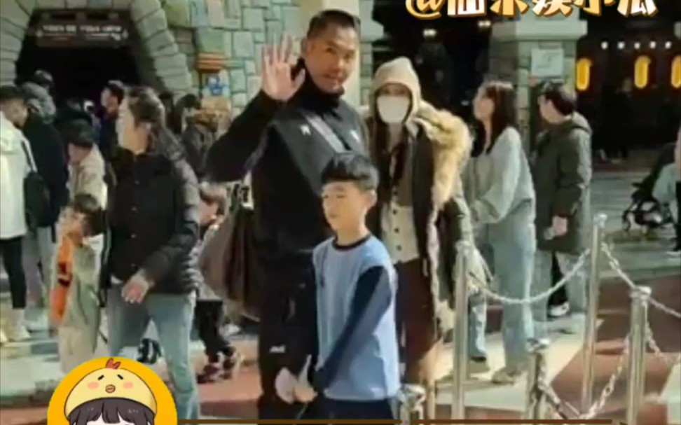 韩国偶遇陈建州范玮琪一家,双胞胎儿子不怎么像,倒是夫妻俩越来越像了