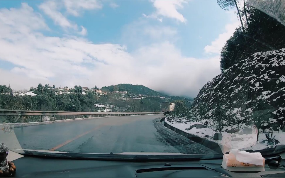 一路开车欣赏着雪景,配着这音乐,绝了