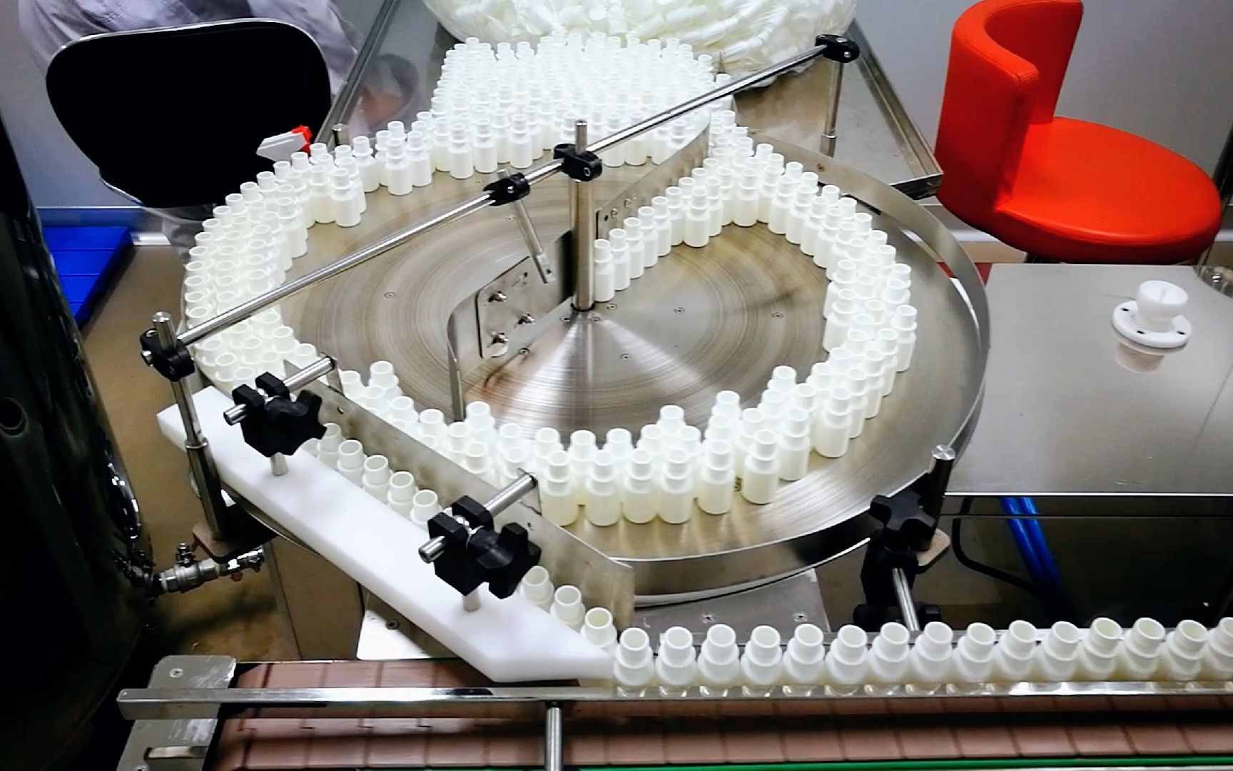 全自动灌装旋盖机 转盘式高速灌装生产线 小瓶液体灌装旋盖一体机