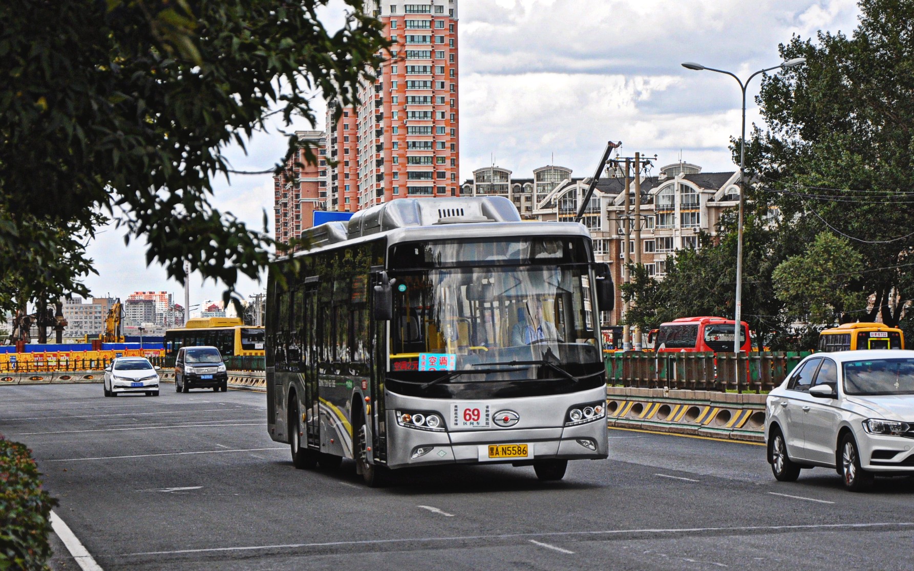 「银色的通联,月光下的骑士」哈尔滨公交69路区间车(省肿瘤医院→美居