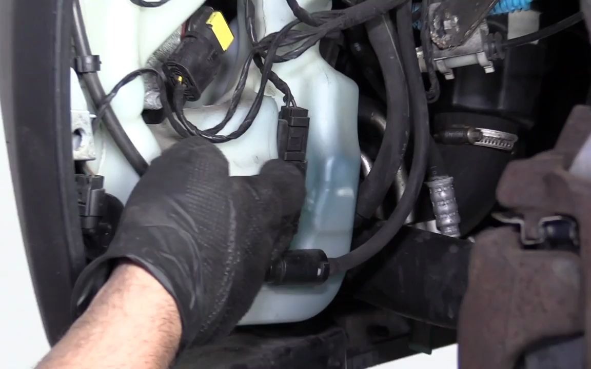 minicooperr56更换玻璃清洗泵