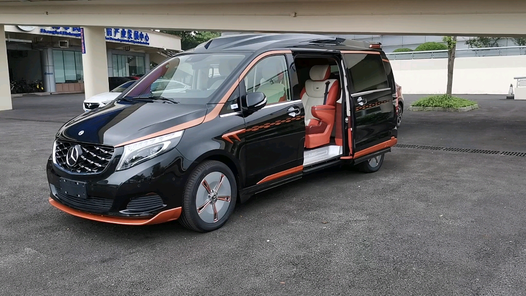 开上他您就是街道最亮…,傲旋大白鲨商务车房车v-class奔驰v260l_哔哩