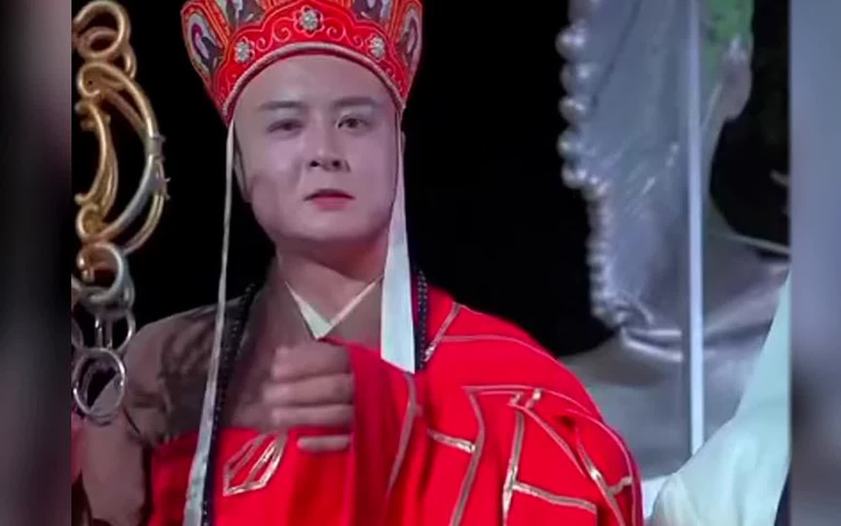 唐僧cos的天花板,网友直呼禁止参加赛cos#成都欢乐谷奇幻夜 #cos