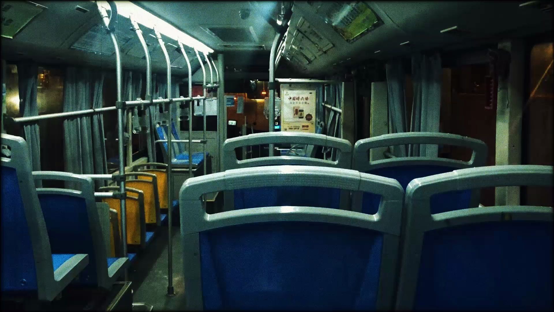 下班了!深夜一个人的公交车