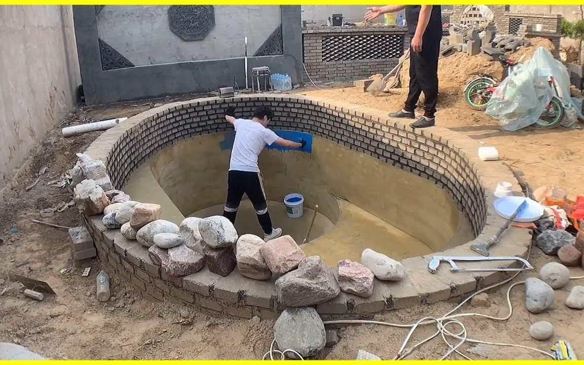 不顾家里人反对后院挖坑建造鱼池竣工一看全村人都羡慕我家