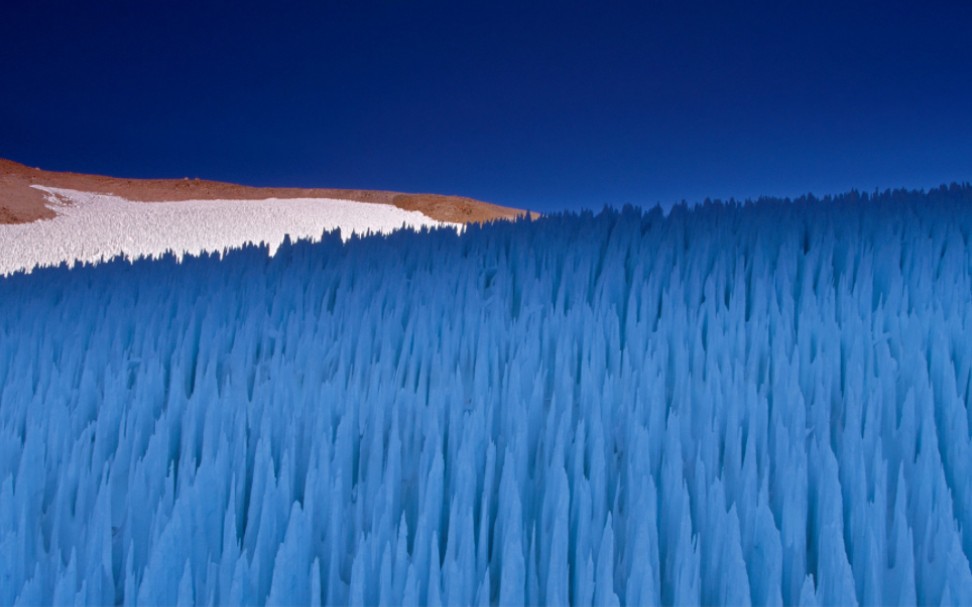 [图]阿瓜内格拉山口上的融凝冰柱，智利科金博 (© Art Wolfe/Danita Delimont)