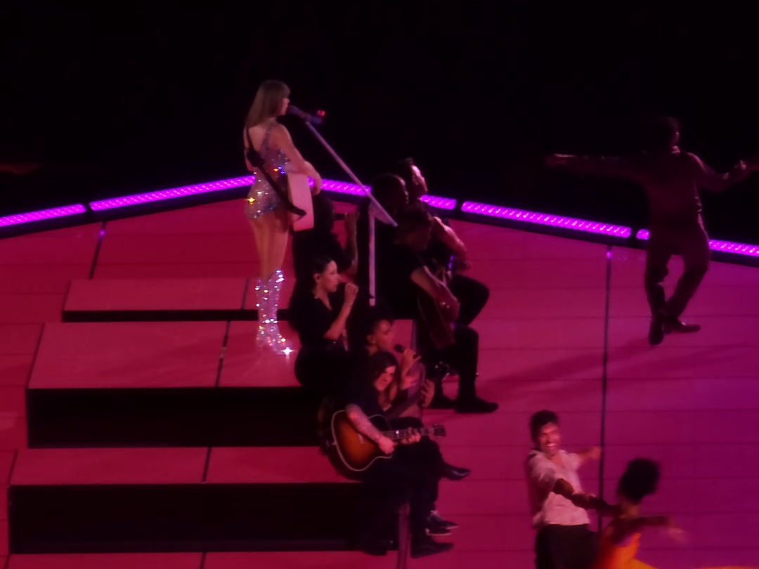 taylor swift lover [eras tour in sg night 6]