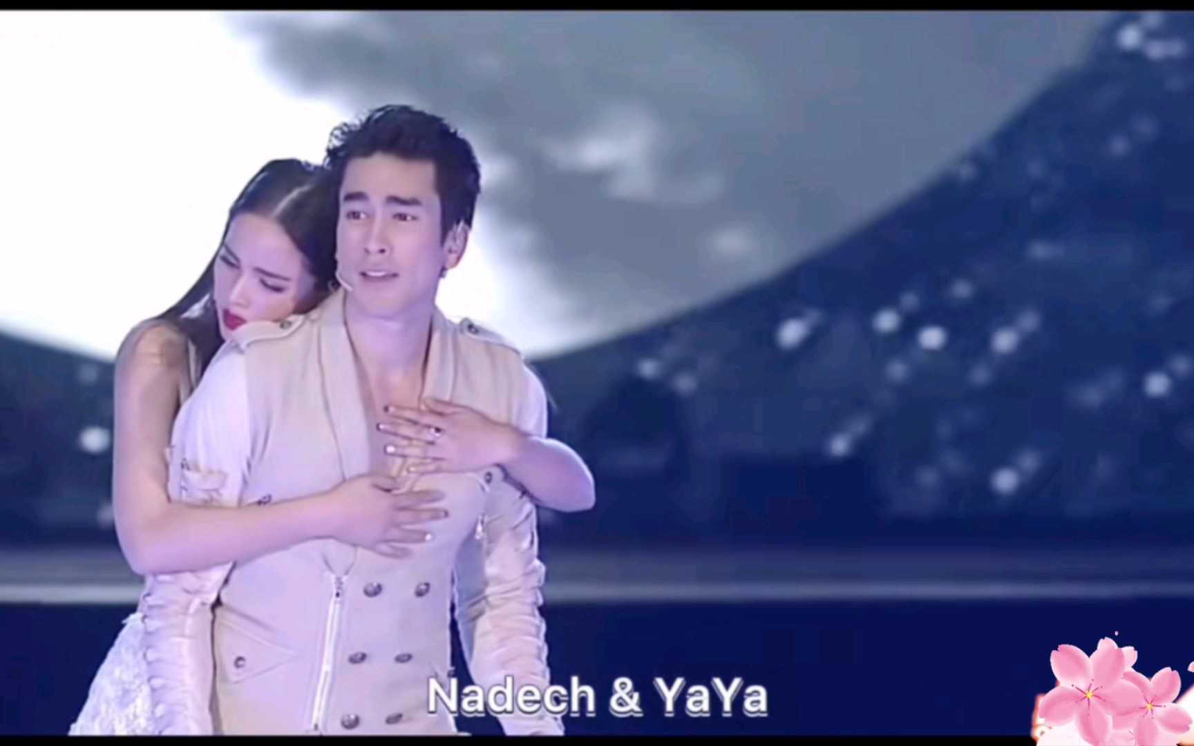 泰星YaYa和Nadech这个绝美舞台一起表演也太甜了吧,真情侣就是好磕!哔哩哔哩bilibili