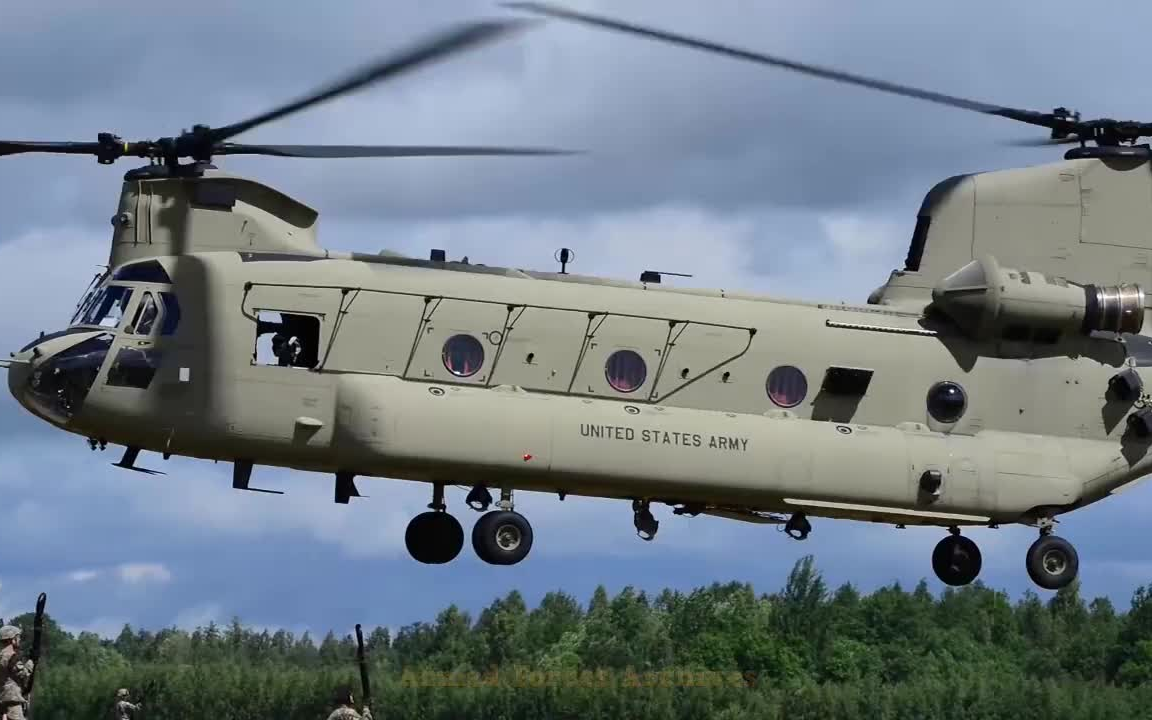 疯狂的美国直升机和重型运输机:超级支奴干ch-47携带m777榴弹炮_哔哩