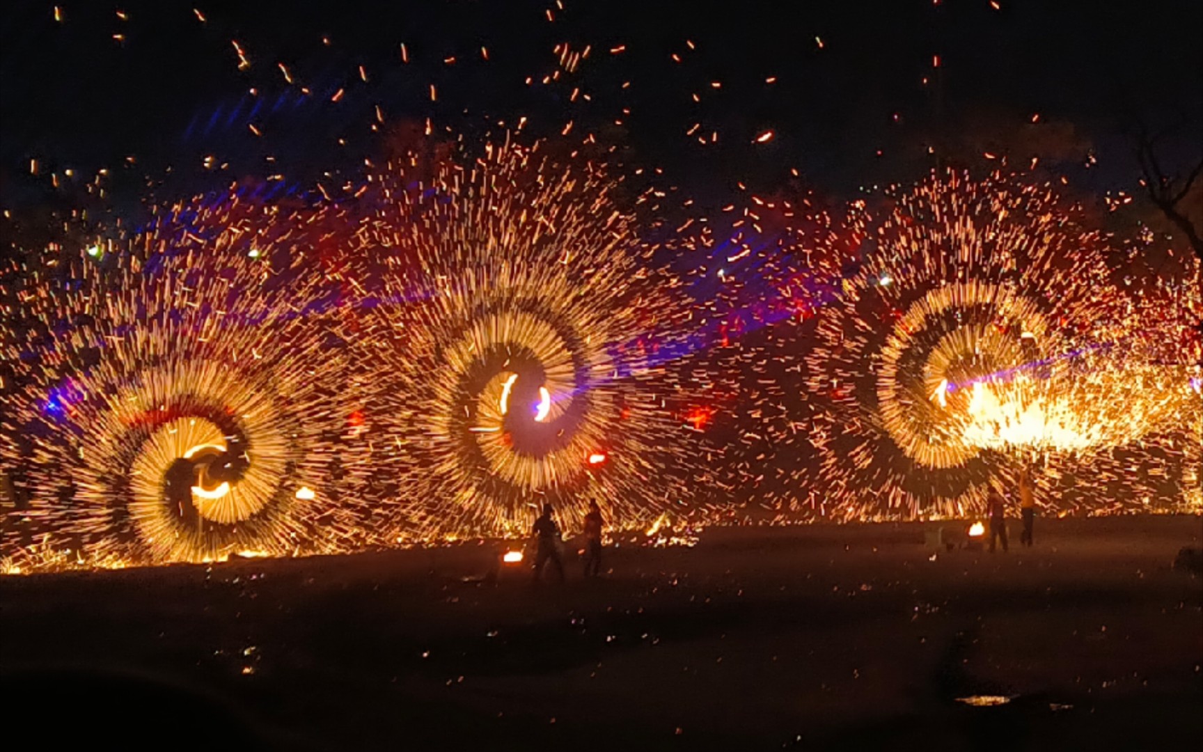 打铁花,应是天仙狂醉,乱把星子揉碎