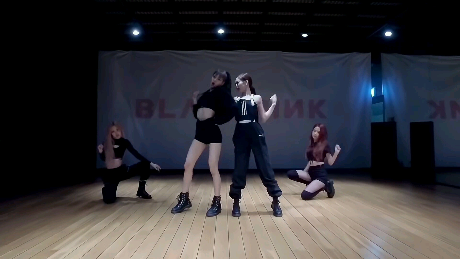 blackpink两版不同私服killthislove练习室你更中意哪一个