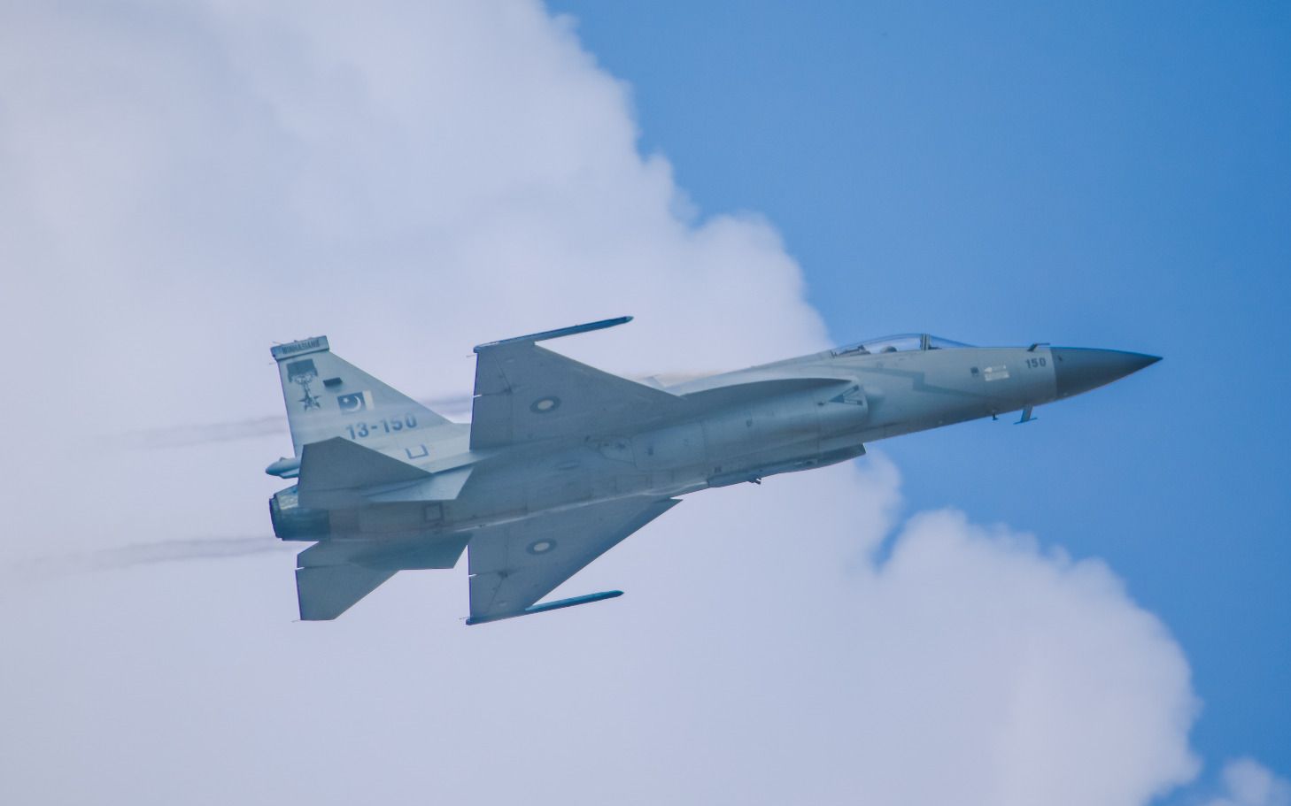 枭龙战机第三代最新改型本年度完成,两国已显现采购意向