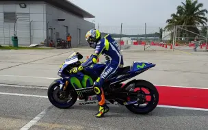 Télécharger la video: 专业MOTOGP赛车手是怎么起步的【罗西】