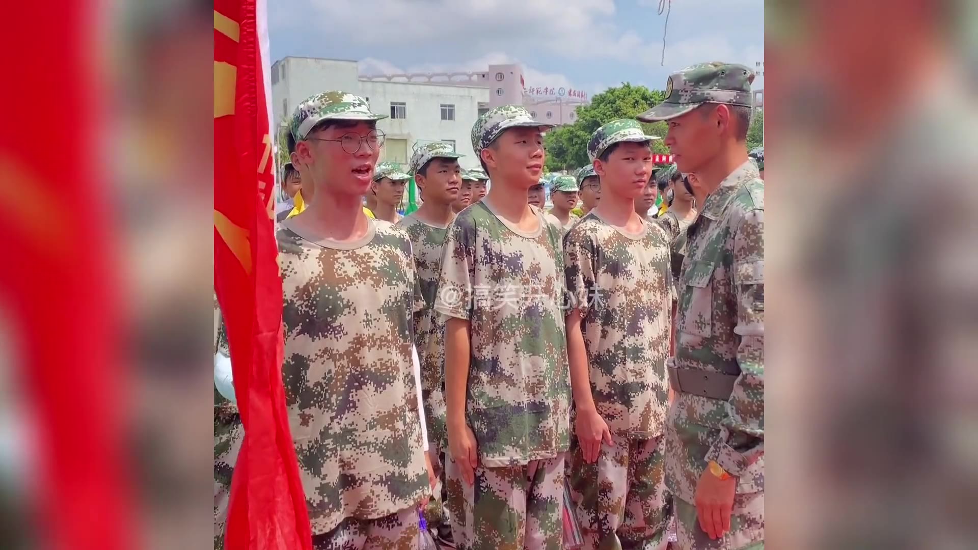 [图]盘点学校军训爆笑名称面，自古军训出大神，小哥这步伐绝了