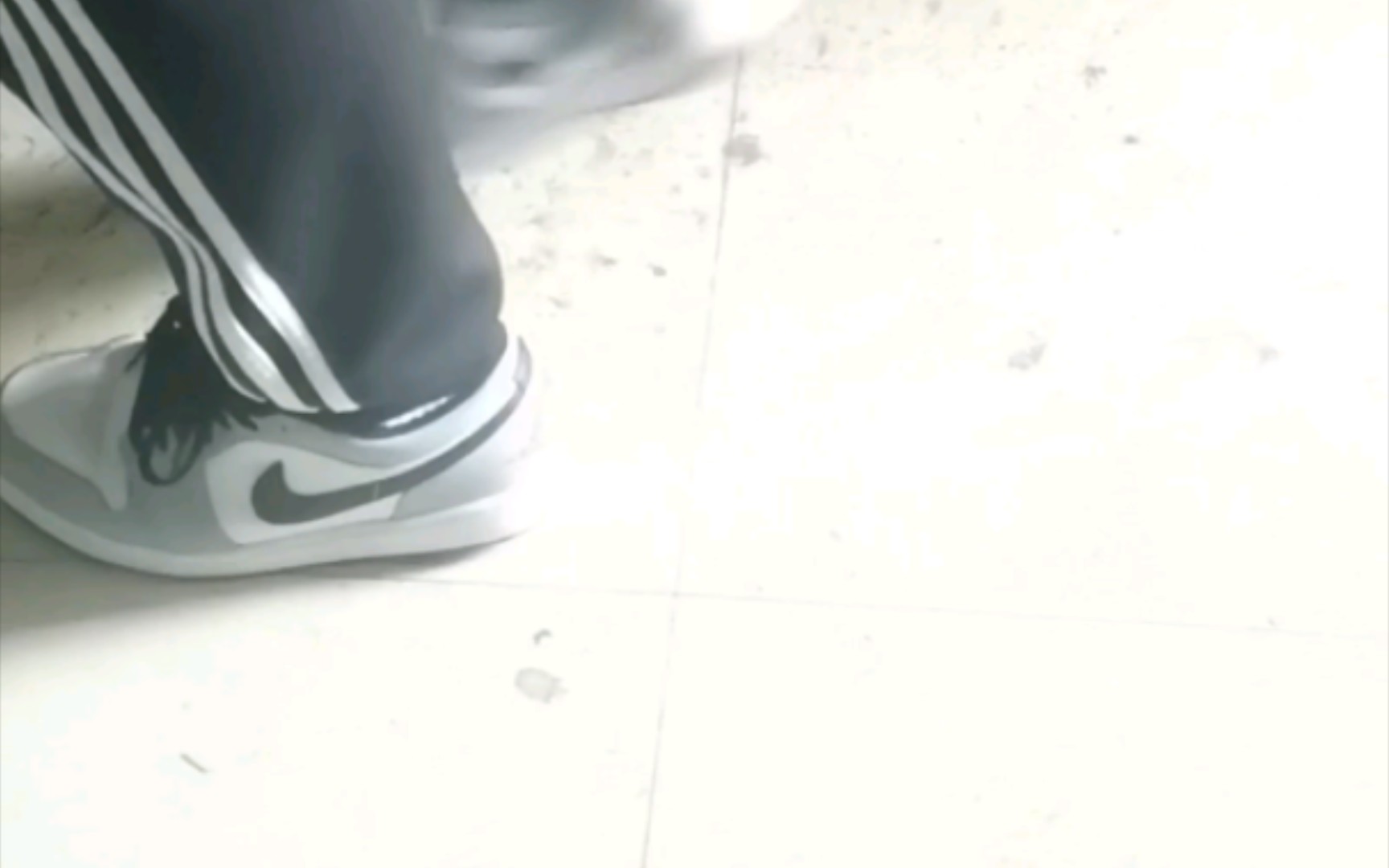 93运动鞋配小袜