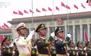 Download Video: 雄壮的国歌声响彻广场，鲜艳的五星红旗冉冉升起。祝福党，祝福祖国！