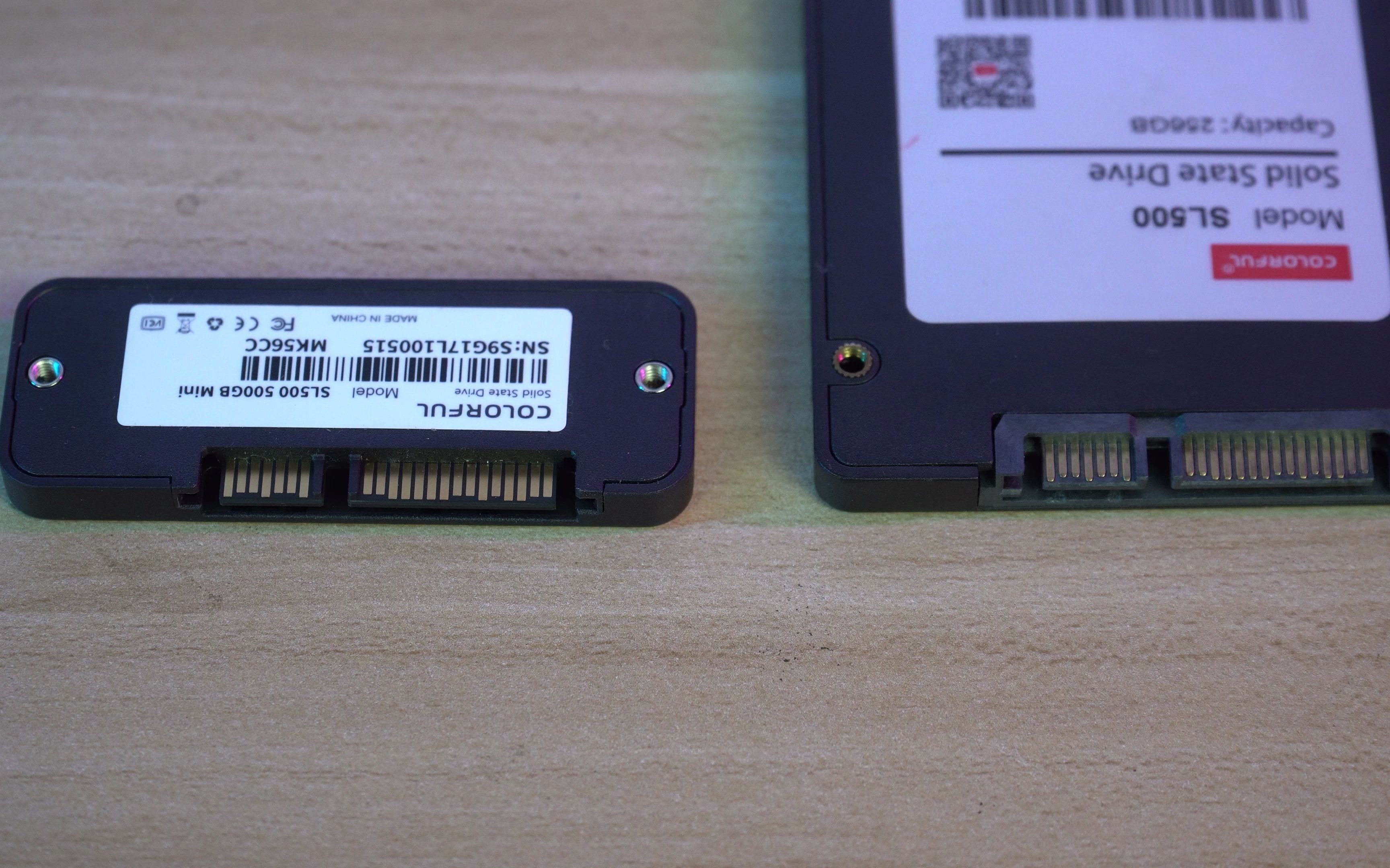 极配者比m2固态还小的sata固态你见过吗大号u盘七彩虹sl500miniitx