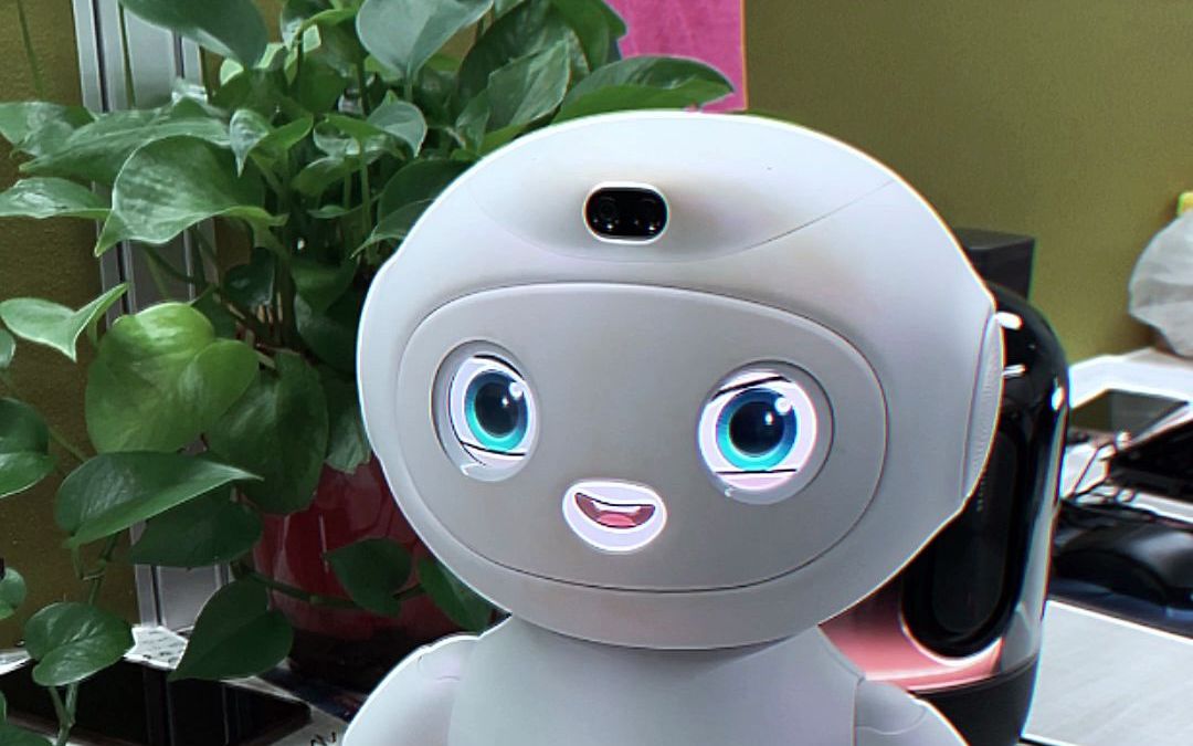 粉丝说试试让小艺精灵叫爸爸,没想到这个小玩意儿真的……真想给它