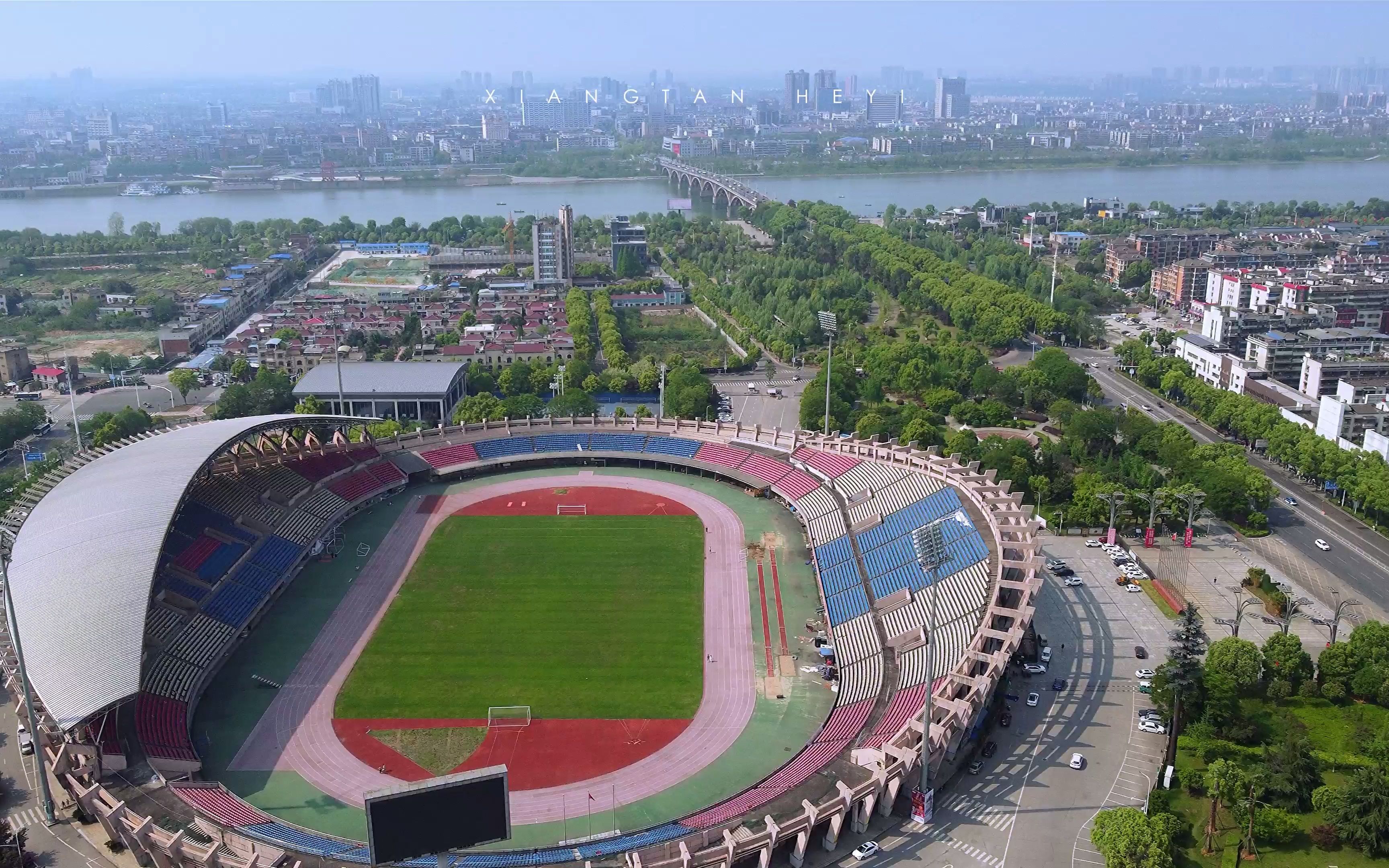 我的家乡湘潭,城市虽小,但很美.